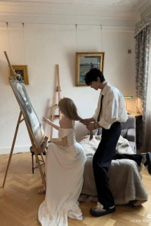 Phía Sau Cánh Cửa Không Có Ánh Trăng